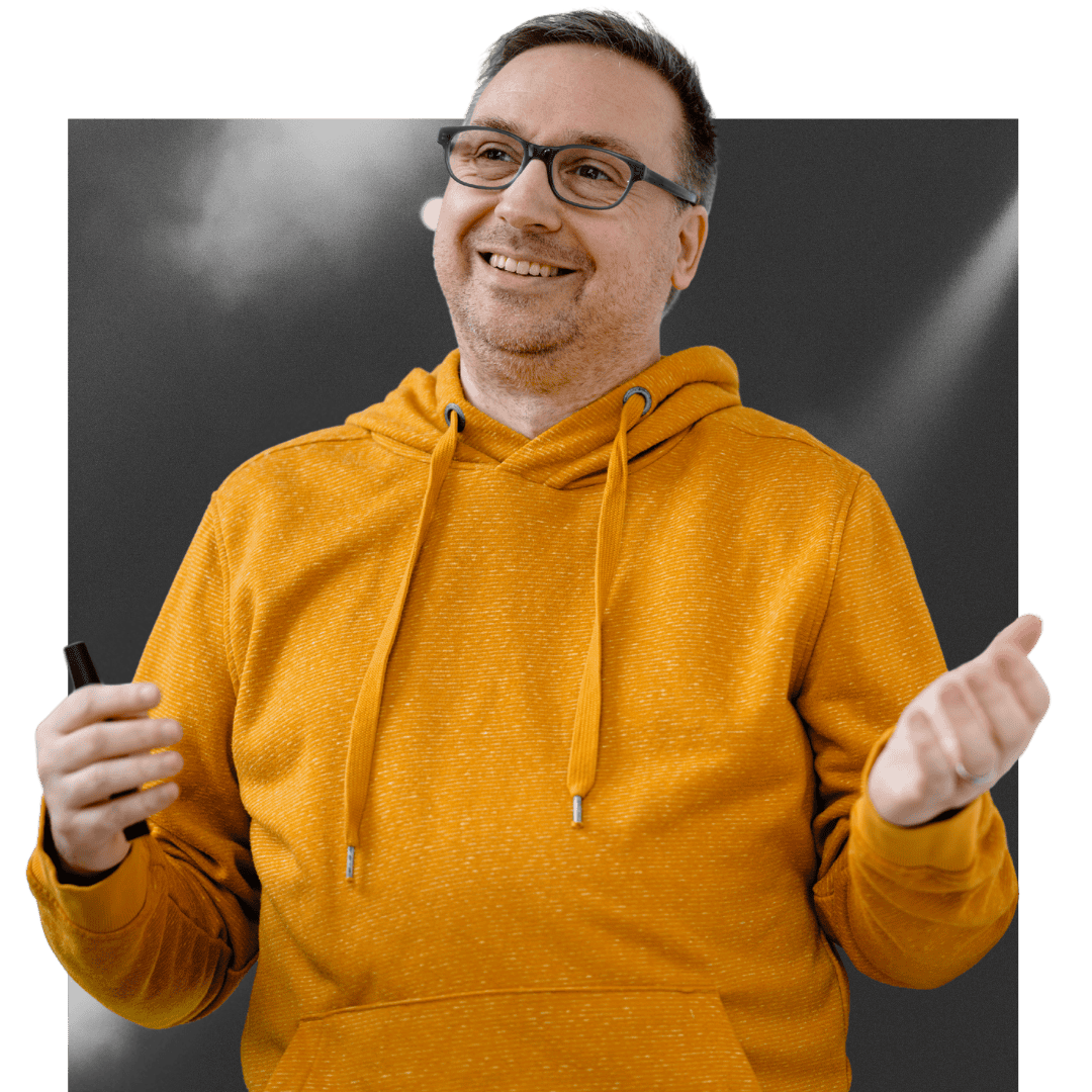 André Bosse hält einen Vortrag auf der Bühne
