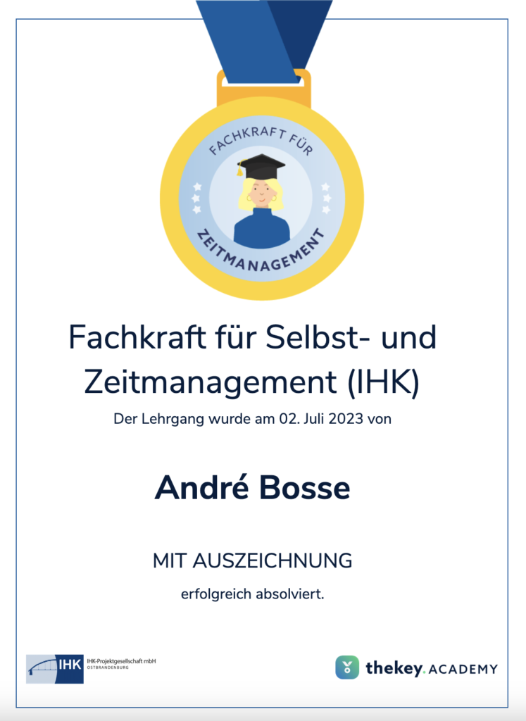 Zertifikat "Fachkraft für Selbst- und Zeitmanagement (IHK)". Der Lehrgang wurde am 02. Juli 2023 von André Bosse mit Auszeichnung erfolgreich absolviert.